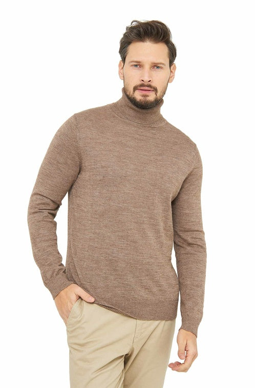Herren Rollkragen Pullover MADAI aus 70% Alpaka und 30% Seide Sand von Apu Kuntur