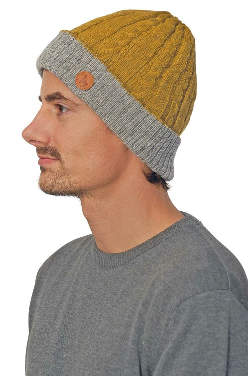 Mütze SUAVE aus 100% Alpaka gelb silber one-size von Apu Kuntur