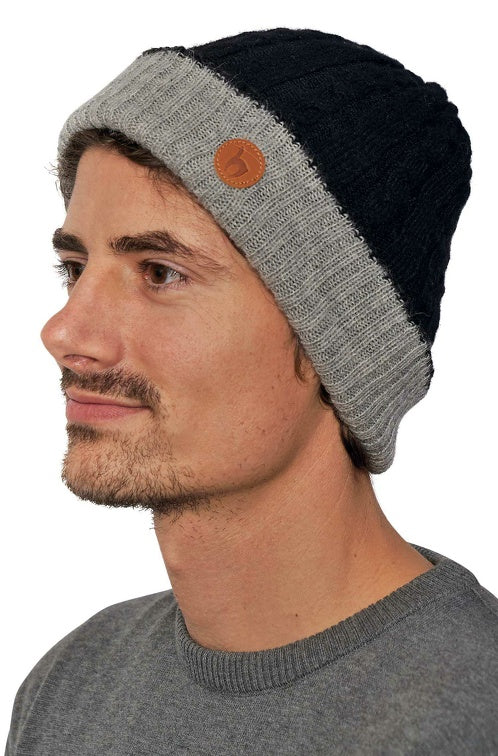 Mütze SUAVE aus 100% Alpaka schwarz silber one-size von Apu Kuntur