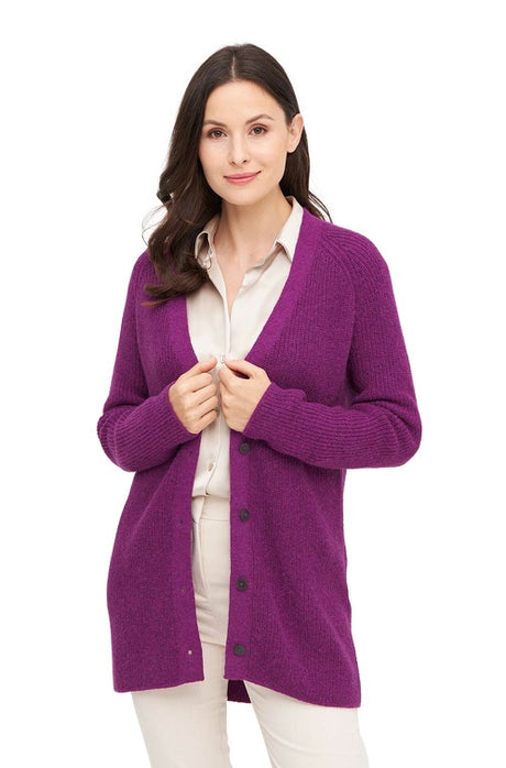 Strickjacke CARICE mit 56% Alpaka und Merino Fuchsia von Apu Kuntur