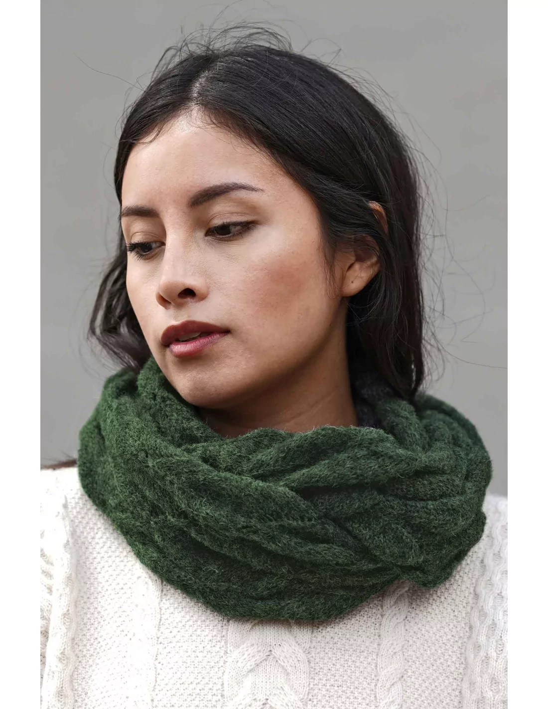Ringschal HADIA mit 55% Alpaka und 26% Merino grün von Apu Kuntur