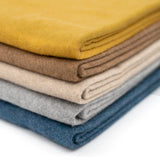 Nachhaltige Kuscheldecke KAMINFEUER mit 40% Alpaka und 45% Schurwolle von Millwa