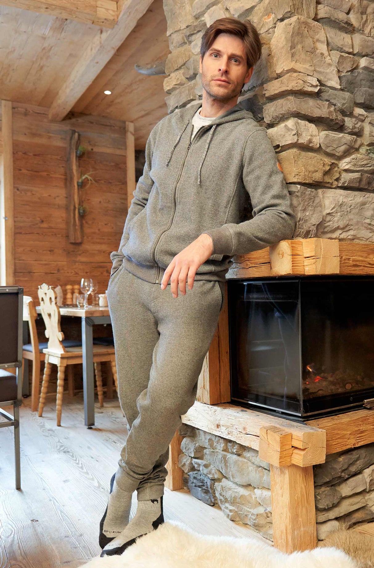 Alpaka Jogginghose aus 10% Royal Alpaka und 90% Bio Pima Baumwolle anthrazit von Apu Kuntur