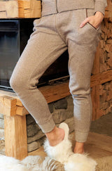 Alpaka Jogginghose aus 10% Royal Alpaka und 90% Bio Pima Baumwolle sand von Apu Kuntur