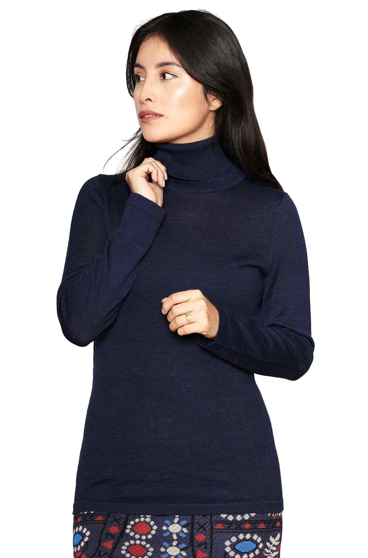 Damen Rollkragen Pullover MADAI aus 70% Alpaka und 30% Seide von Apu Kuntur